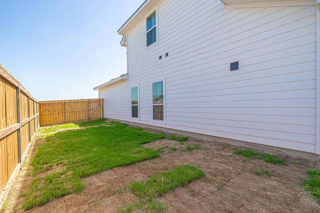 Gorgeous, Brand New 3 Bedrooms Home- Built 2024, Near Seaworld & Lackland Afb San Antonio Exterior photo