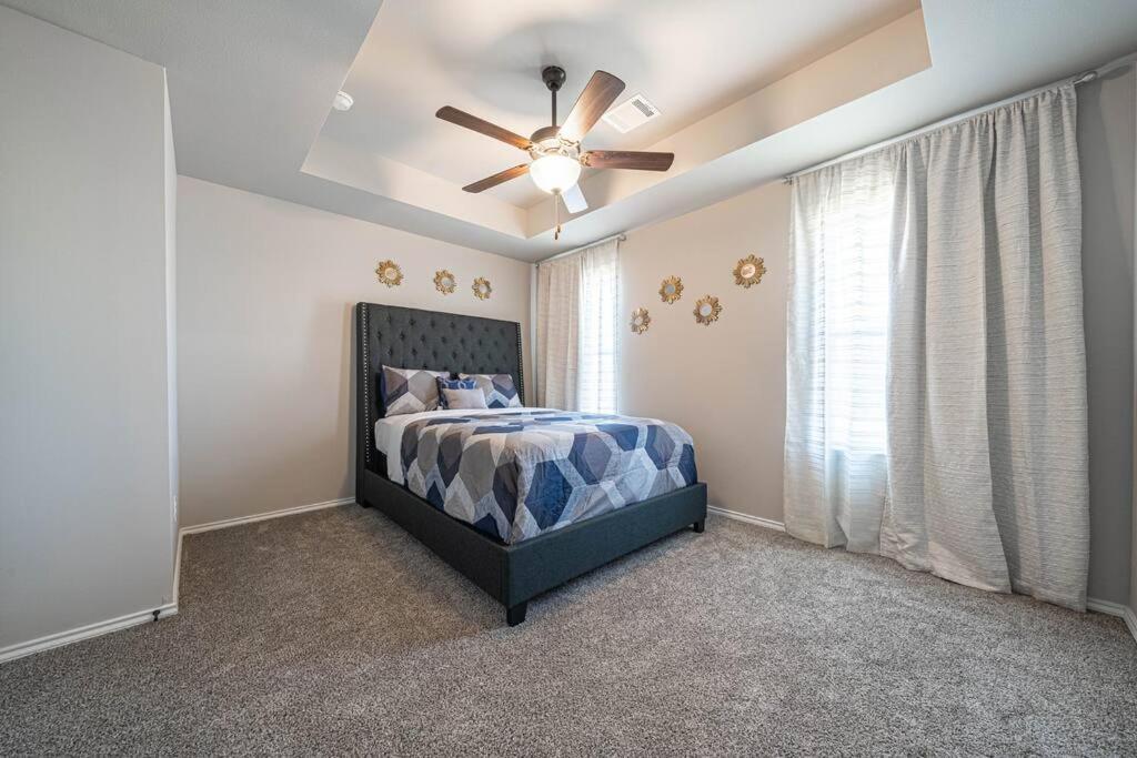 Gorgeous, Brand New 3 Bedrooms Home- Built 2024, Near Seaworld & Lackland Afb San Antonio Exterior photo